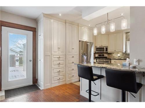 100 Elgin Street, Port Colborne, ON - Indoor Photo Showing Kitchen With Upgraded Kitchen