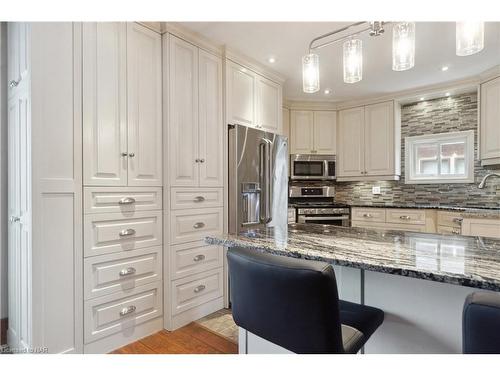 100 Elgin Street, Port Colborne, ON - Indoor Photo Showing Kitchen With Upgraded Kitchen