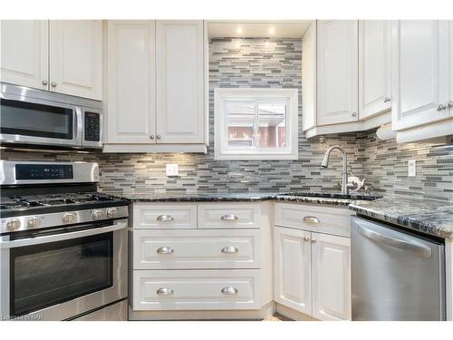 100 Elgin Street, Port Colborne, ON - Indoor Photo Showing Kitchen With Upgraded Kitchen