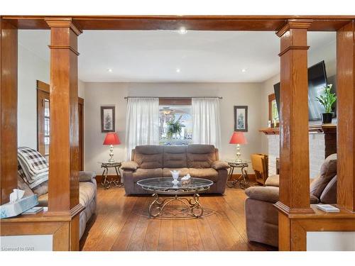 100 Elgin Street, Port Colborne, ON - Indoor Photo Showing Living Room