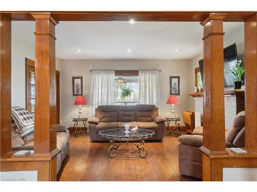 100 Elgin Street, Port Colborne, ON - Indoor Photo Showing Living Room