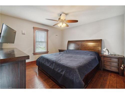 100 Elgin Street, Port Colborne, ON - Indoor Photo Showing Bedroom