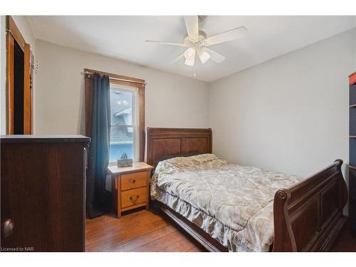 100 Elgin Street, Port Colborne, ON - Indoor Photo Showing Bedroom