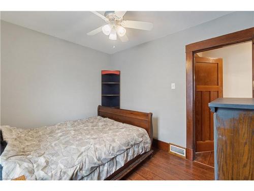 100 Elgin Street, Port Colborne, ON - Indoor Photo Showing Bedroom