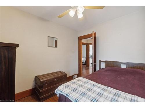 100 Elgin Street, Port Colborne, ON - Indoor Photo Showing Bedroom