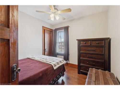 100 Elgin Street, Port Colborne, ON - Indoor Photo Showing Bedroom