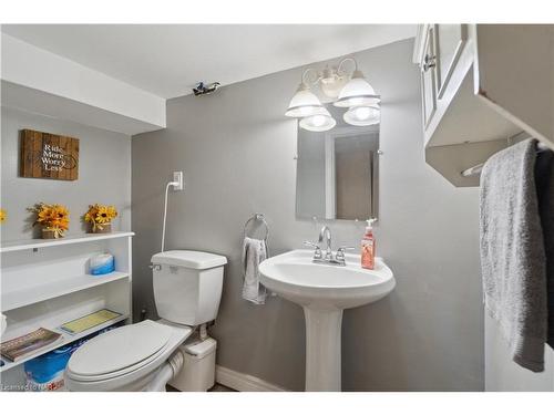 100 Elgin Street, Port Colborne, ON - Indoor Photo Showing Bathroom