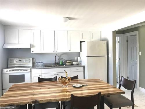 Upper-26 Oblate Street, St. Catharines, ON - Indoor Photo Showing Kitchen With Double Sink