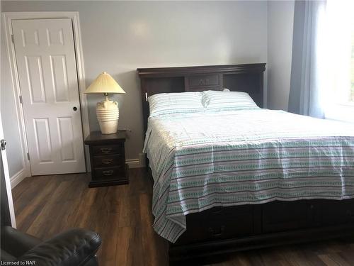 Upper-26 Oblate Street, St. Catharines, ON - Indoor Photo Showing Bedroom