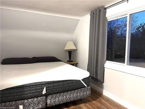 Upper-26 Oblate Street, St. Catharines, ON - Indoor Photo Showing Bedroom