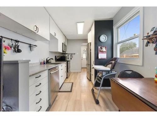 390 Gatfield Avenue, Welland, ON - Indoor Photo Showing Kitchen