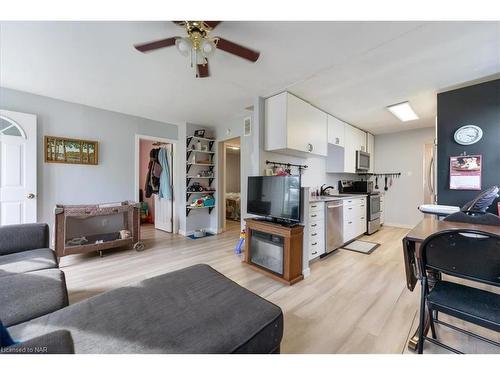 390 Gatfield Avenue, Welland, ON - Indoor Photo Showing Kitchen