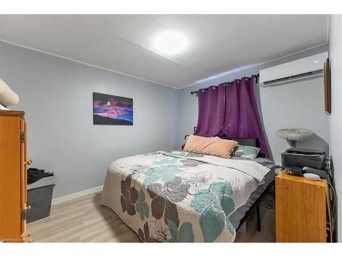 390 Gatfield Avenue, Welland, ON - Indoor Photo Showing Bedroom