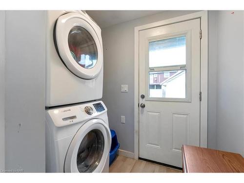 390 Gatfield Avenue, Welland, ON - Indoor Photo Showing Laundry Room