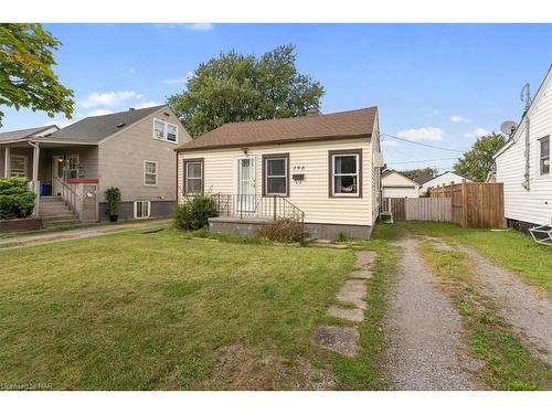 390 Gatfield Avenue, Welland, ON - Outdoor With Backyard