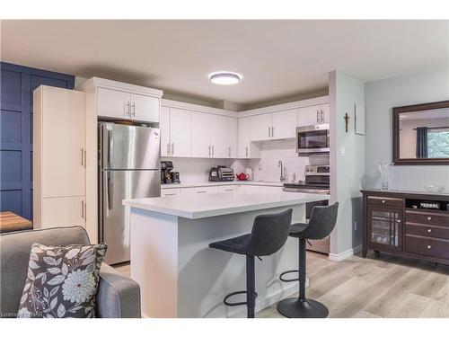 216-242 Oakdale Avenue, St. Catharines, ON - Indoor Photo Showing Kitchen