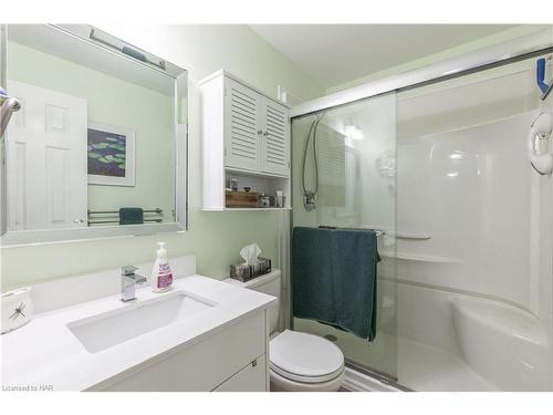 216-242 Oakdale Avenue, St. Catharines, ON - Indoor Photo Showing Bathroom