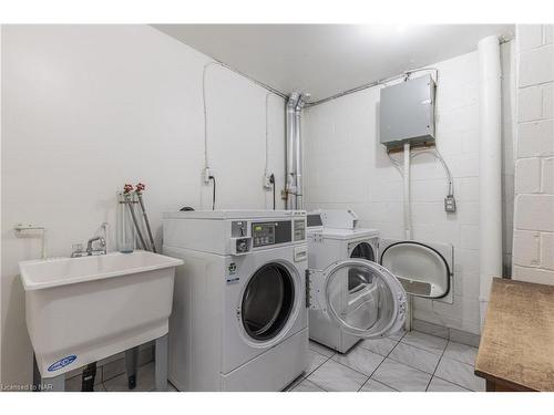 216-242 Oakdale Avenue, St. Catharines, ON - Indoor Photo Showing Laundry Room