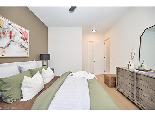 17 Butternut Crescent, Ridgeway, ON - Indoor Photo Showing Bedroom