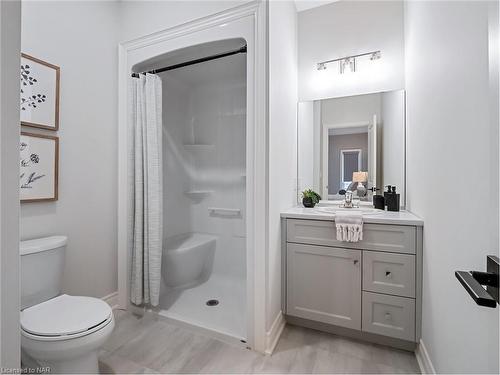 27 Austin Drive, Welland, ON - Indoor Photo Showing Bathroom