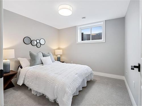 27 Austin Drive, Welland, ON - Indoor Photo Showing Bedroom