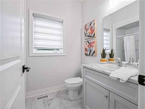 27 Austin Drive, Welland, ON - Indoor Photo Showing Bathroom