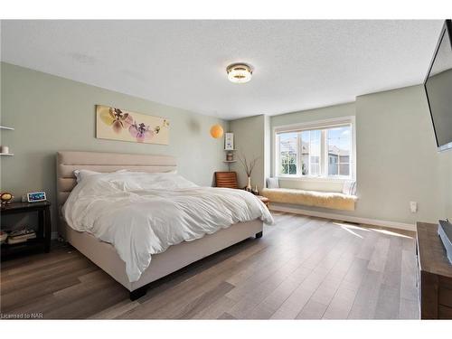 7 Cannery Drive, Niagara-On-The-Lake, ON - Indoor Photo Showing Bedroom