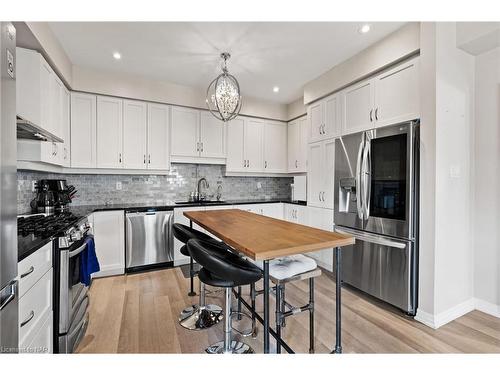 7 Cannery Drive, Niagara-On-The-Lake, ON - Indoor Photo Showing Kitchen With Upgraded Kitchen