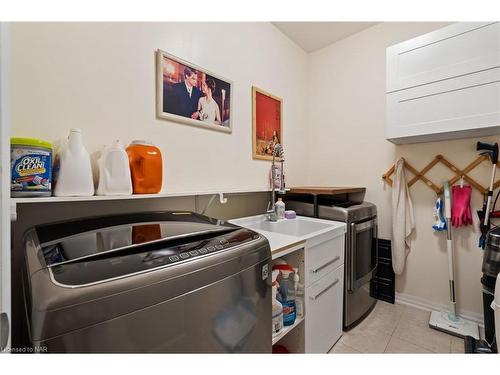 7 Cannery Drive, Niagara-On-The-Lake, ON - Indoor Photo Showing Laundry Room