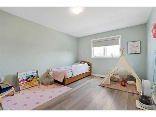 7 Cannery Drive, Niagara-On-The-Lake, ON - Indoor Photo Showing Bedroom