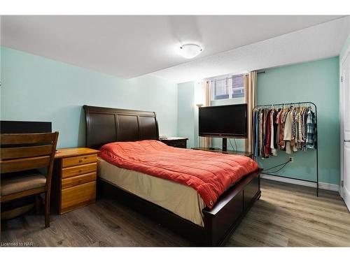 7 Cannery Drive, Niagara-On-The-Lake, ON - Indoor Photo Showing Bedroom