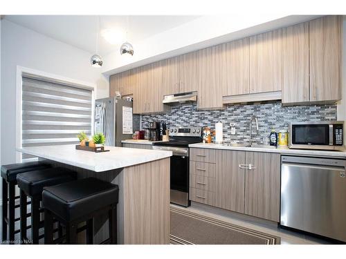 2-9 Renfrew Trail, Welland, ON - Indoor Photo Showing Kitchen With Stainless Steel Kitchen With Upgraded Kitchen