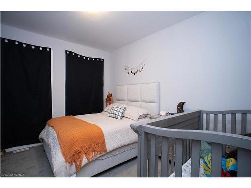 2-9 Renfrew Trail, Welland, ON - Indoor Photo Showing Bedroom