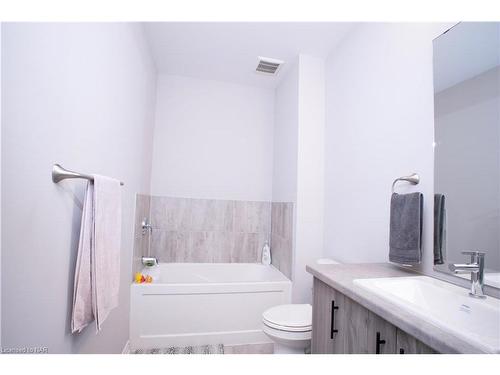 2-9 Renfrew Trail, Welland, ON - Indoor Photo Showing Bathroom