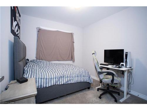 2-9 Renfrew Trail, Welland, ON - Indoor Photo Showing Bedroom