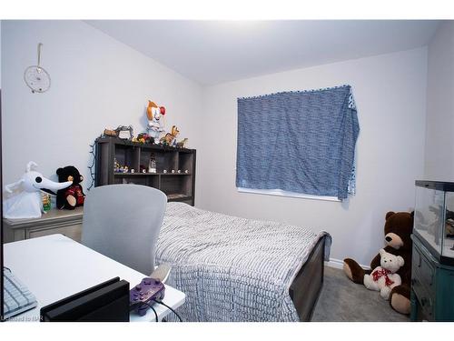 2-9 Renfrew Trail, Welland, ON - Indoor Photo Showing Bedroom