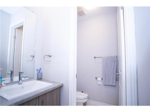 2-9 Renfrew Trail, Welland, ON - Indoor Photo Showing Bathroom