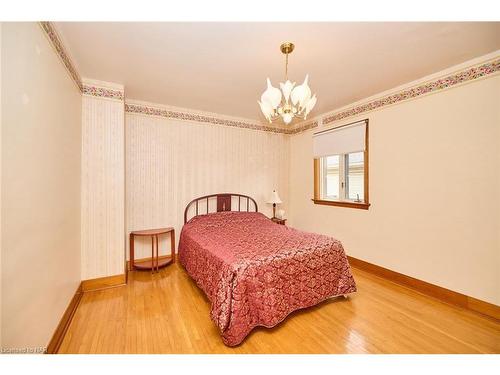 80.5 Pine Street S, Thorold, ON - Indoor Photo Showing Bedroom