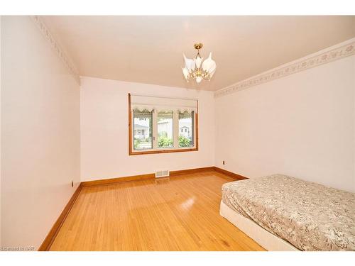 80.5 Pine Street S, Thorold, ON - Indoor Photo Showing Other Room