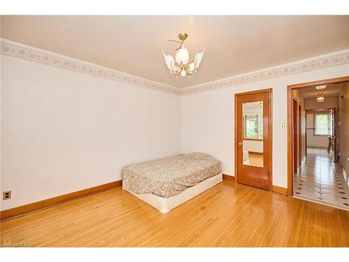 80.5 Pine Street S, Thorold, ON - Indoor Photo Showing Bedroom