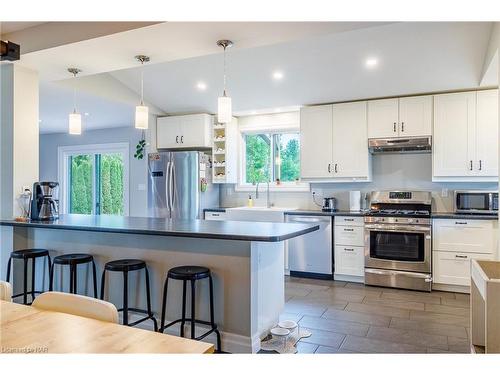 1344 Effingham Street, Pelham, ON - Indoor Photo Showing Kitchen With Upgraded Kitchen