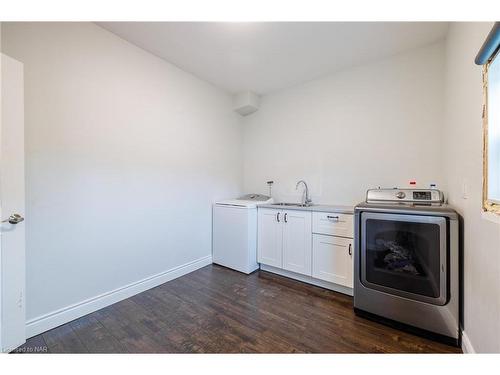 1344 Effingham Street, Pelham, ON - Indoor Photo Showing Laundry Room