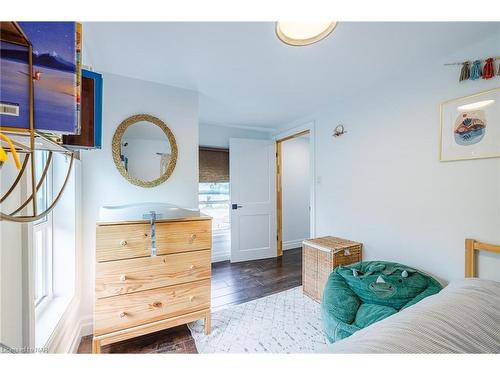 1344 Effingham Street, Pelham, ON - Indoor Photo Showing Bedroom