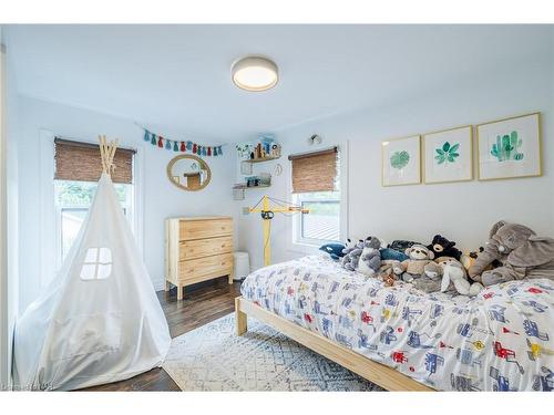 1344 Effingham Street, Pelham, ON - Indoor Photo Showing Bedroom