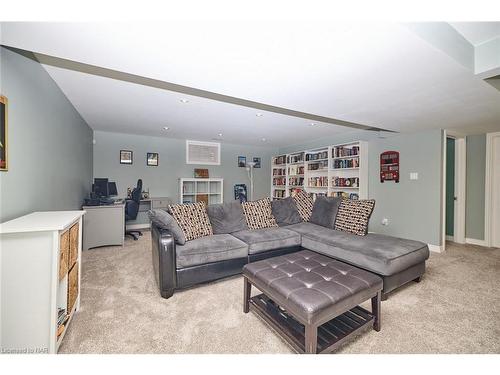 59 Thorold Road E, Welland, ON - Indoor Photo Showing Living Room