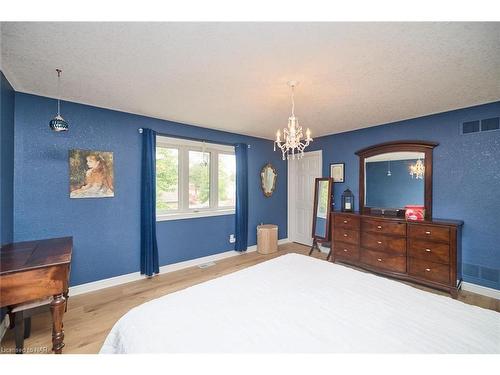 59 Thorold Road E, Welland, ON - Indoor Photo Showing Bedroom