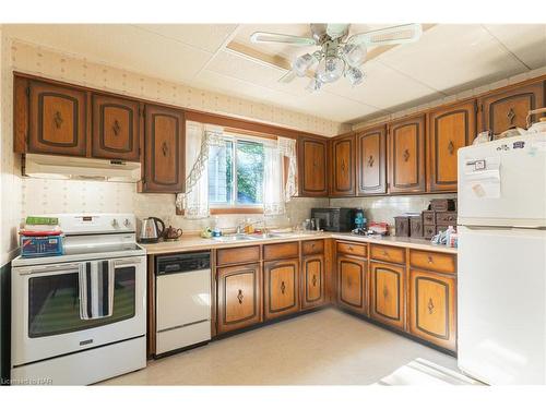 130 St Davids Rd Road, St. Catharines, ON - Indoor Photo Showing Kitchen With Double Sink