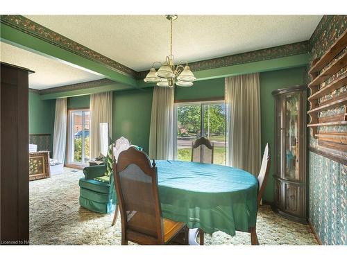 130 St Davids Rd Road, St. Catharines, ON - Indoor Photo Showing Dining Room