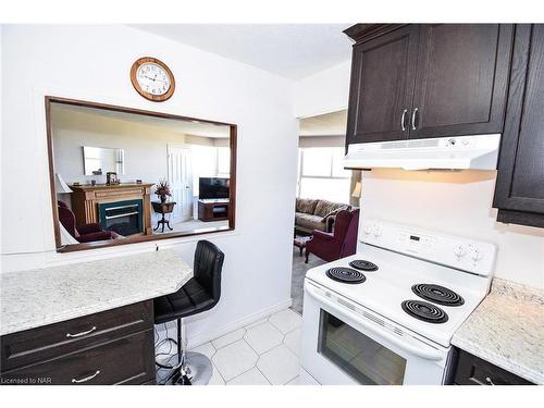 1001-7 Gale Crescent, St. Catharines, ON - Indoor Photo Showing Kitchen