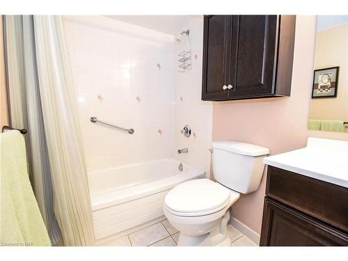 1001-7 Gale Crescent, St. Catharines, ON - Indoor Photo Showing Bathroom